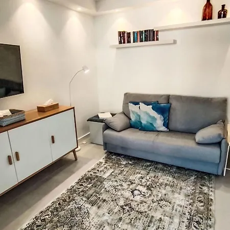 Ruhige- Renovierte Wohnung- Terrasse- P By Interhome *
