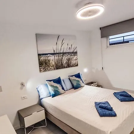 Ruhige- Renovierte Wohnung- Terrasse- P By Interhome شقة *